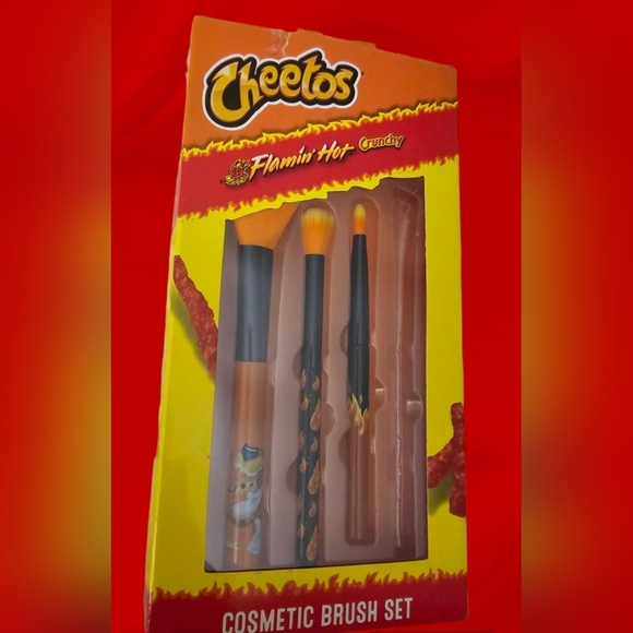 NIB Cheetos Cosmetic Brush Set Makeup Brushes - Picture 2 of 6